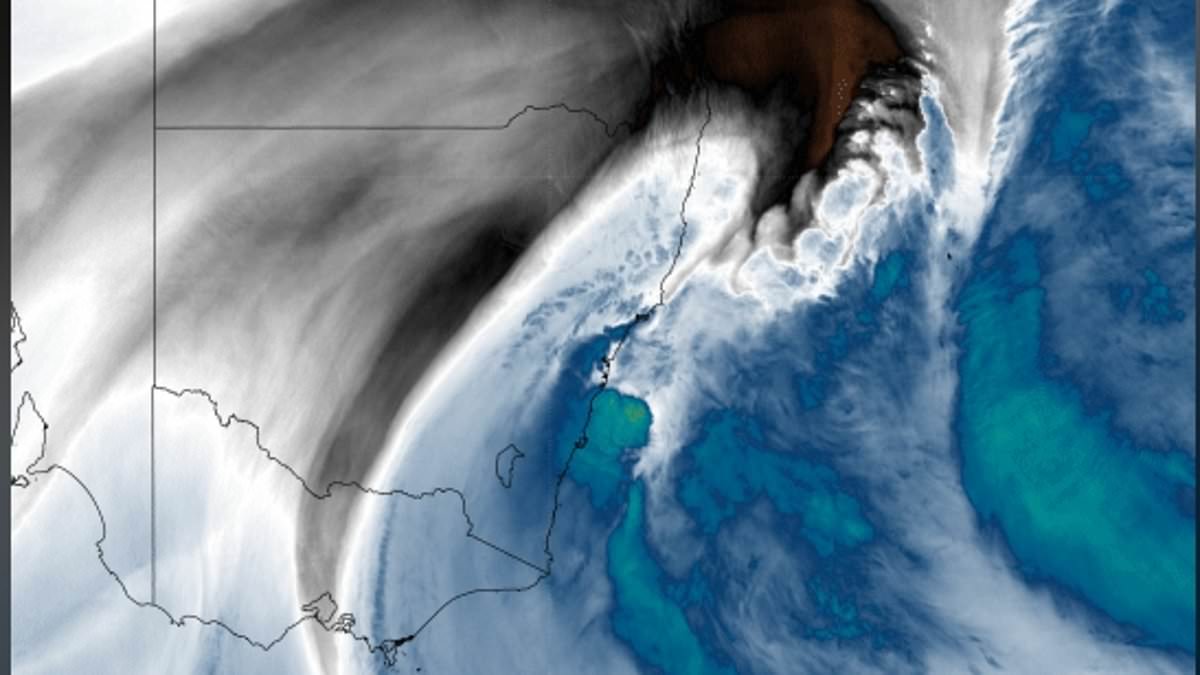 alert-–-sydney-weather-chaos:-terrifying-update-after-night-of-bomb-cyclone-chaos-–-live-updates-as-millions-are-told-to-stay-indoors-and-30,000-homes-are-without-power:-‘will-intensify’