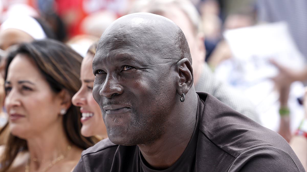 alert-–-michael-jordan’s-former-chicago-mansion-is-listed-on-airbnb…-but-wait-until-you-see-the-price