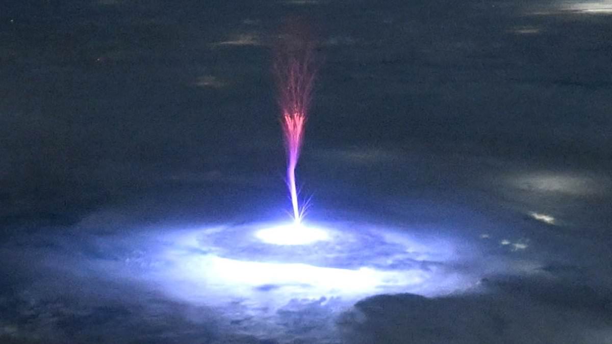 alert-–-now-that’s-a-sprite-for-sore-eyes!-nasa-astronaut-captures-rare-electrical-event-from-above-the-clouds-in-stunning-image
