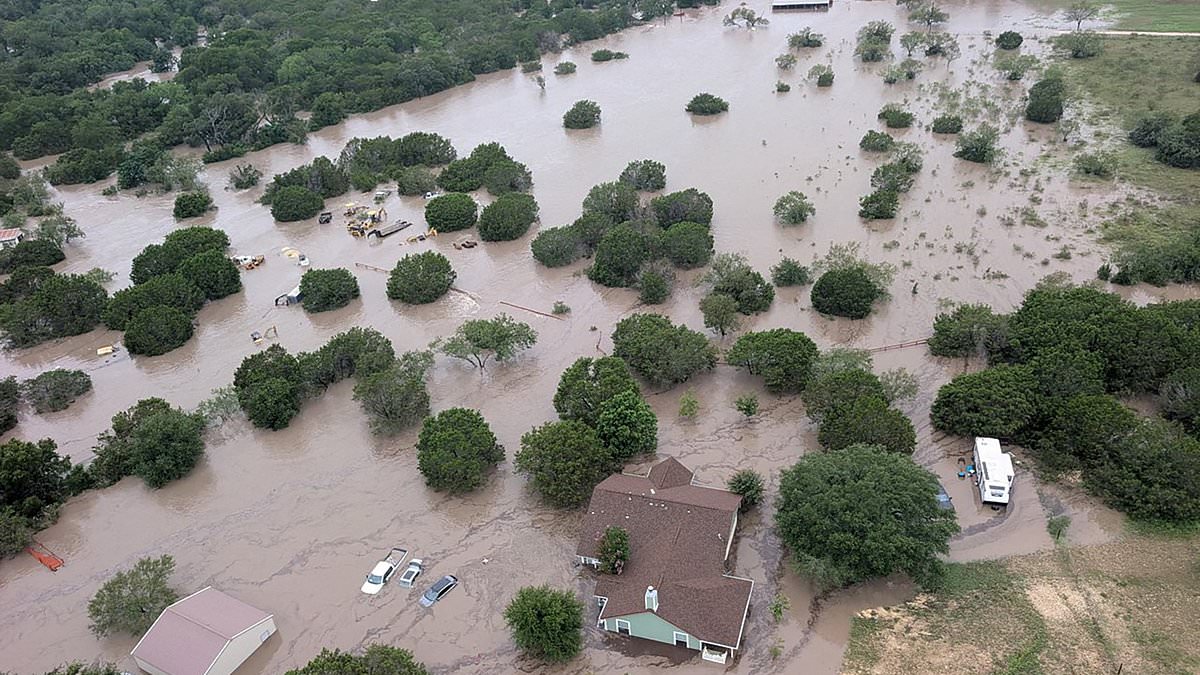 alert-–-‘wall-of-water’-threat-hangs-over-texas-as-evacuees-are-told-to-get-to-higher-ground:-live-updates