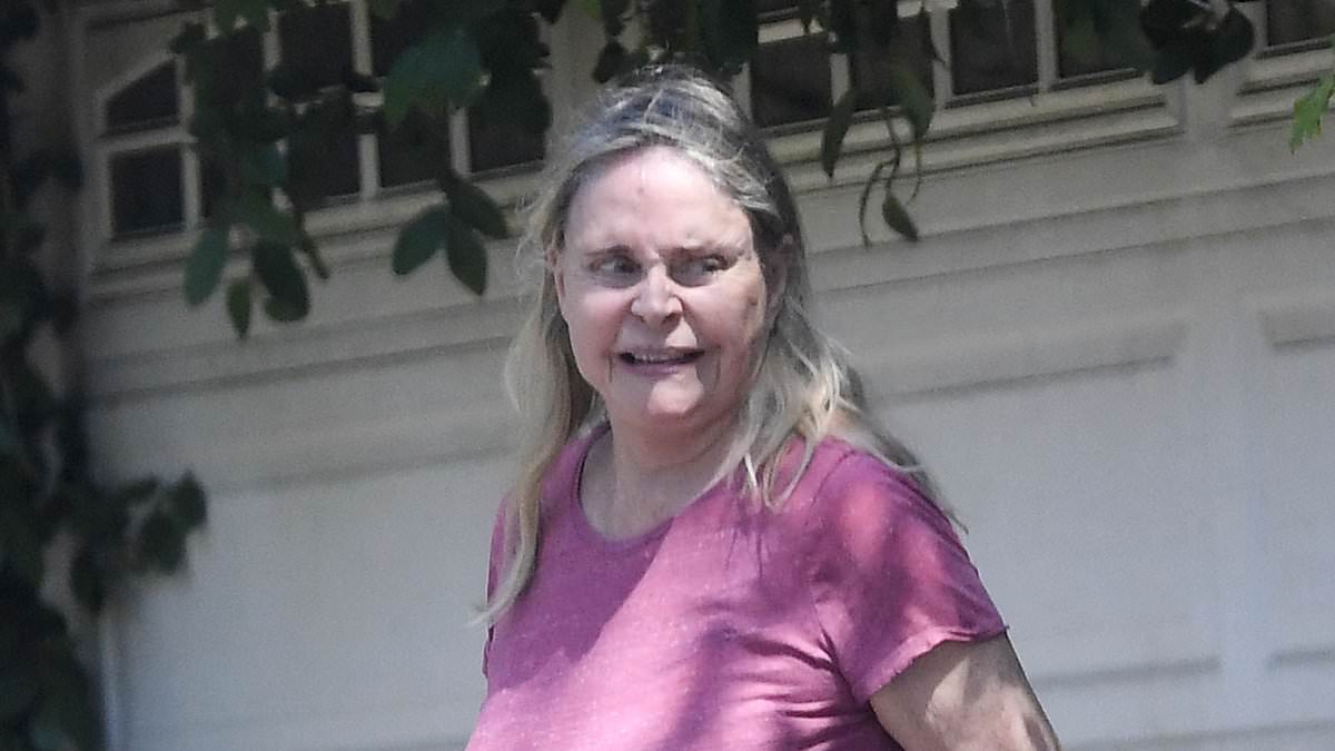 alert-–-bond-girl,-70,-who-starred-on-hit-’70s-sitcom-is-unrecognizable-in-rare-la-sighting…-can-you-guess-who?