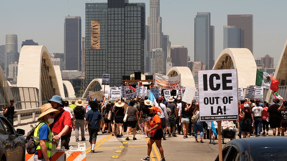 alert-–-ice-agents-blasted-for-arresting-migrants-at-la-car-wash-on-july-4
