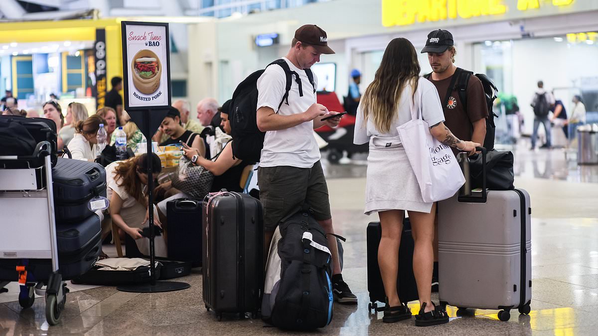 alert-–-australian-airports-thrown-into-chaos-as-flights-are-delayed-to-bali-after-volcano-erupted