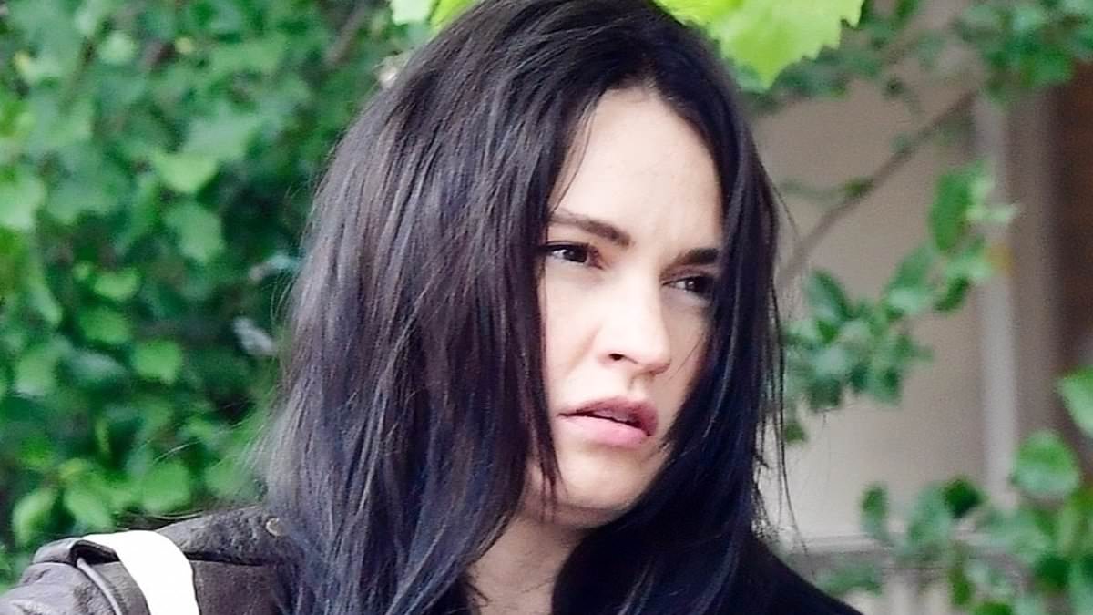 alert-–-a-list-actress-is-practically-unrecognisable-as-she-sheds-trademark-english-rose-looks-for-gothic-dark-hair