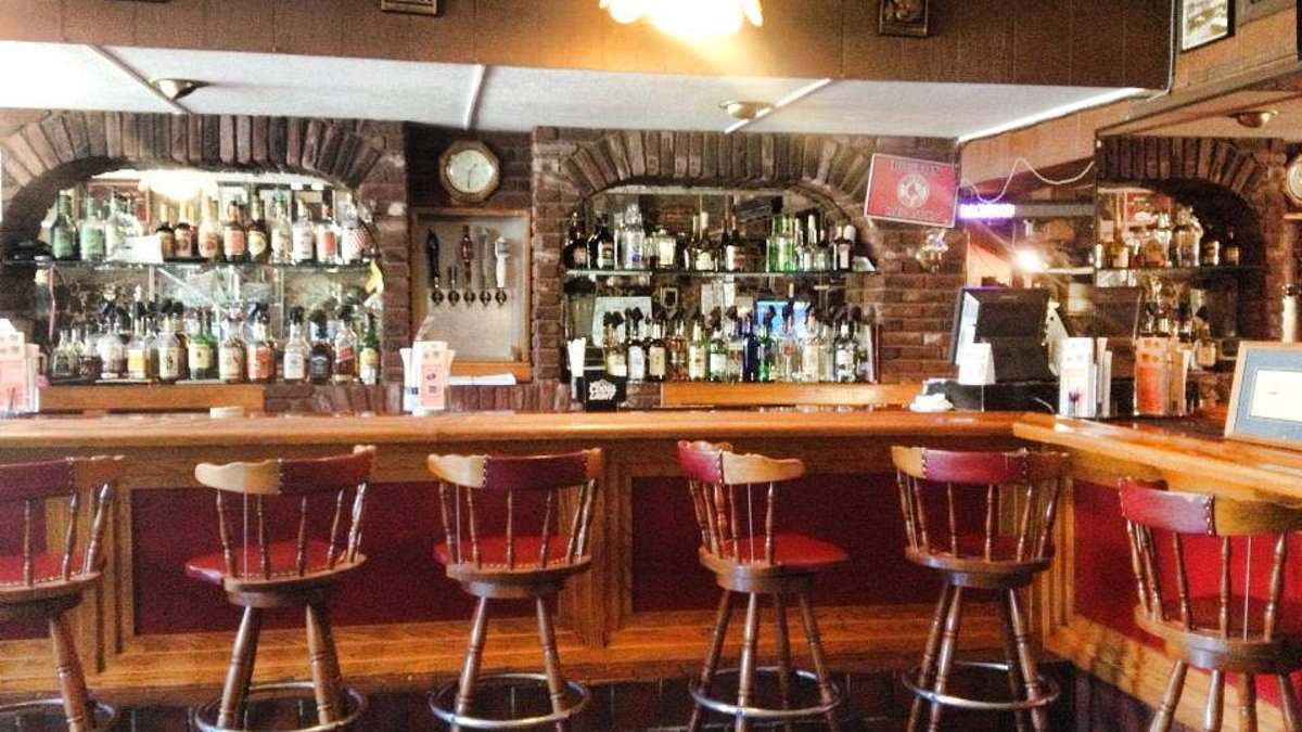 alert-–-elderly-women-receive-appalling-note-on-their-bill-while-dining-at-new-york-restaurant