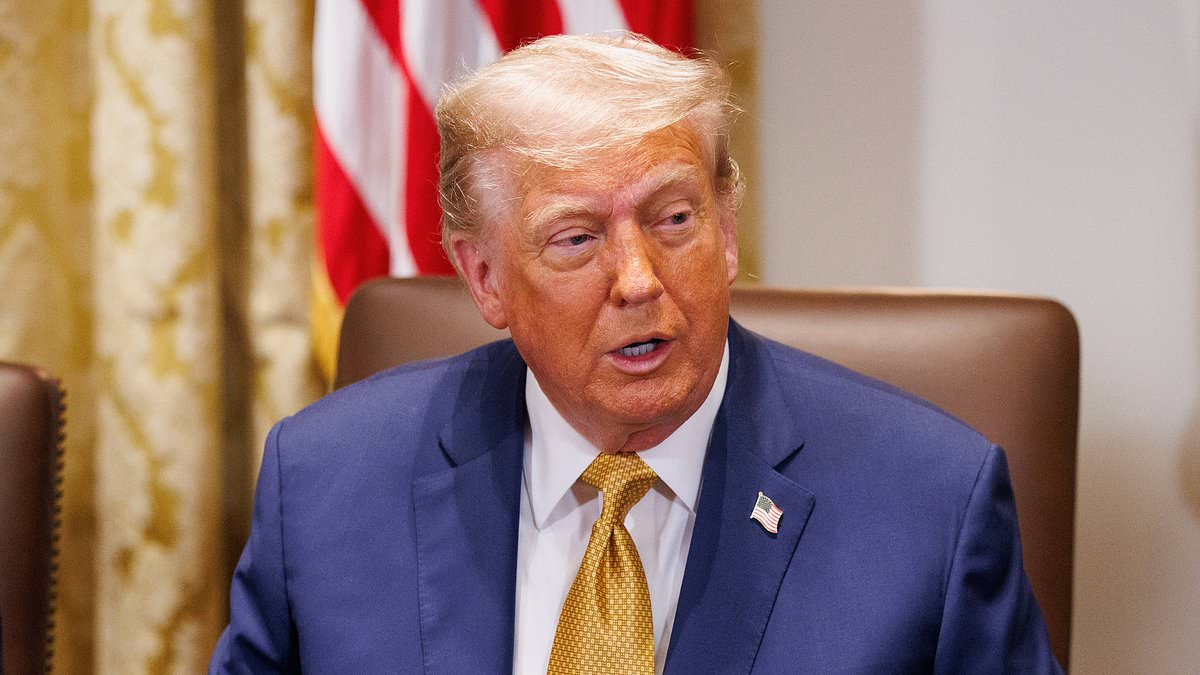 alert-–-trump-‘told-putin-he’d-bomb-the-****-out-of-moscow-if-he-attacked-ukraine-and-warned-president-xi-he’d-launch-strikes-on-beijing-if-he-invaded-taiwan’