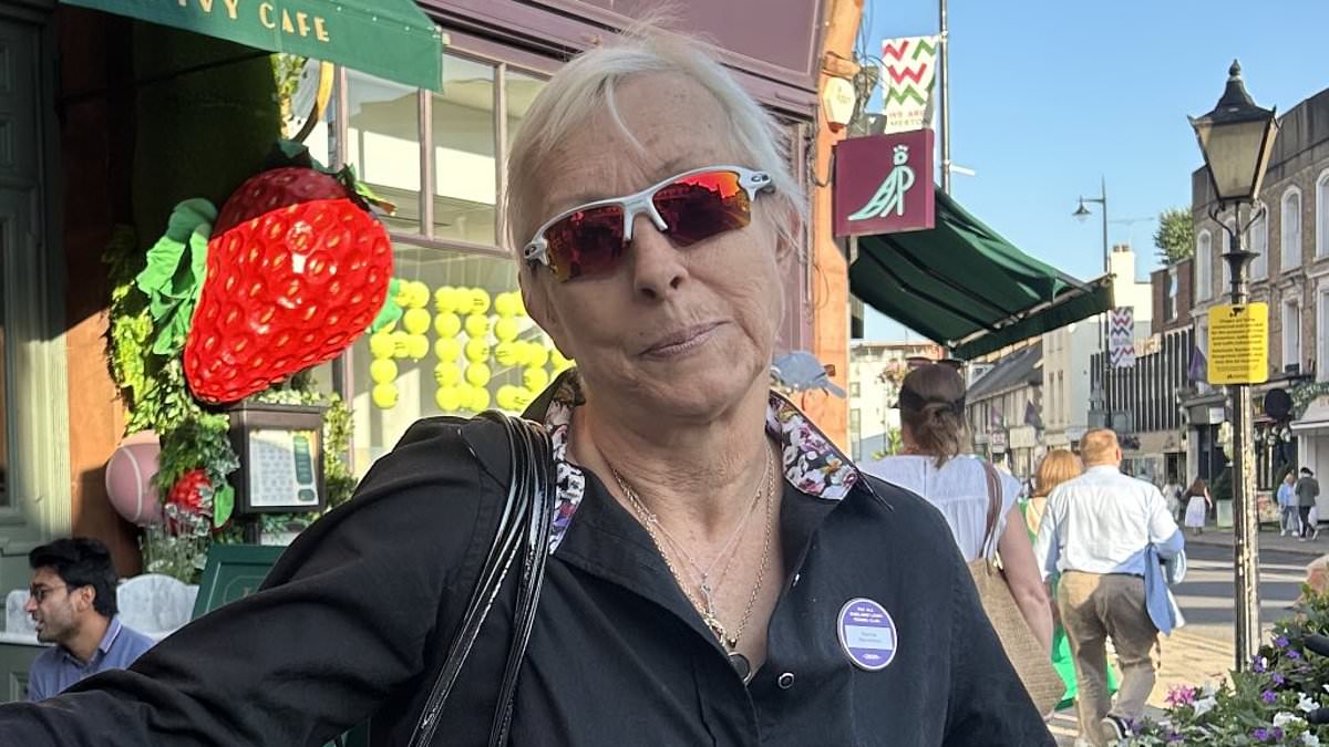 alert-–-that’s-no-kind-of-service!-martina-navratilova-is-turned-away-from-the-ivy-in-wimbledon-because-of-her-dog