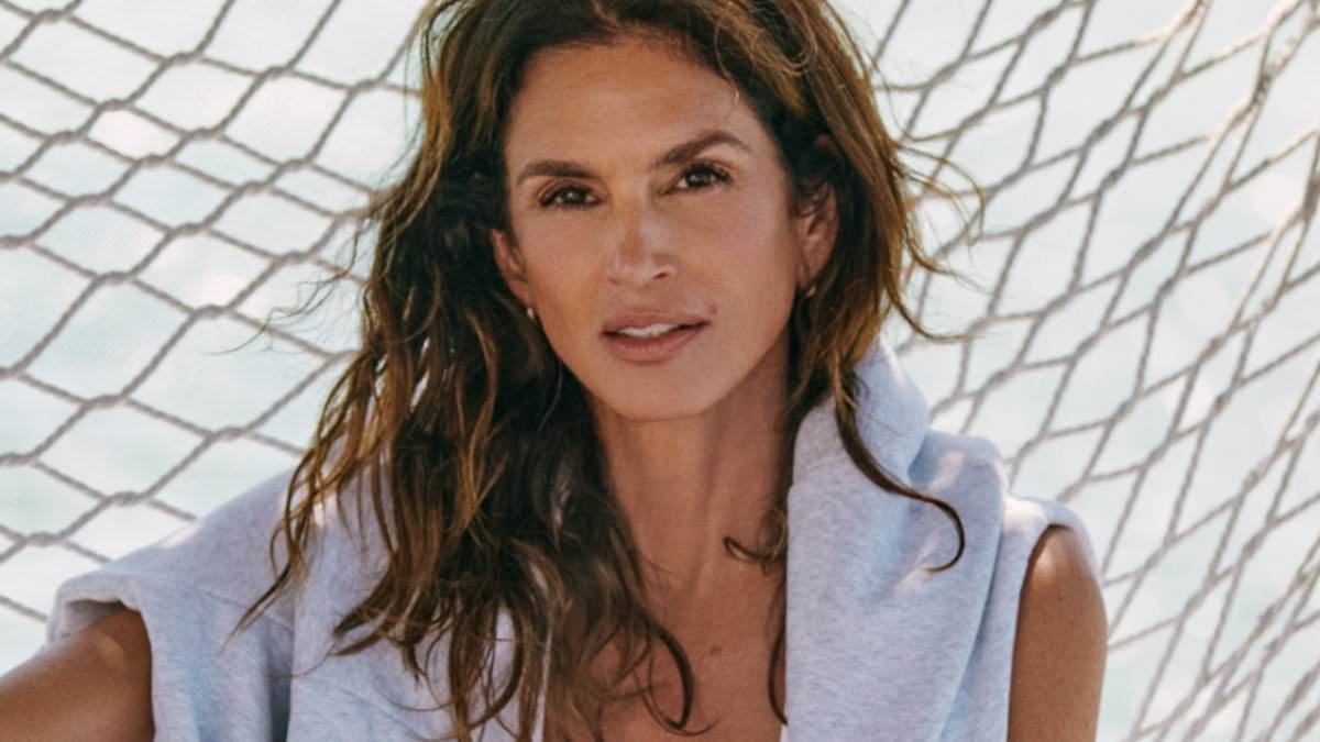 alert-–-cindy-crawford-shares-beauty-secrets-that-make-her-‘feel-confident’-as-she-approaches-60