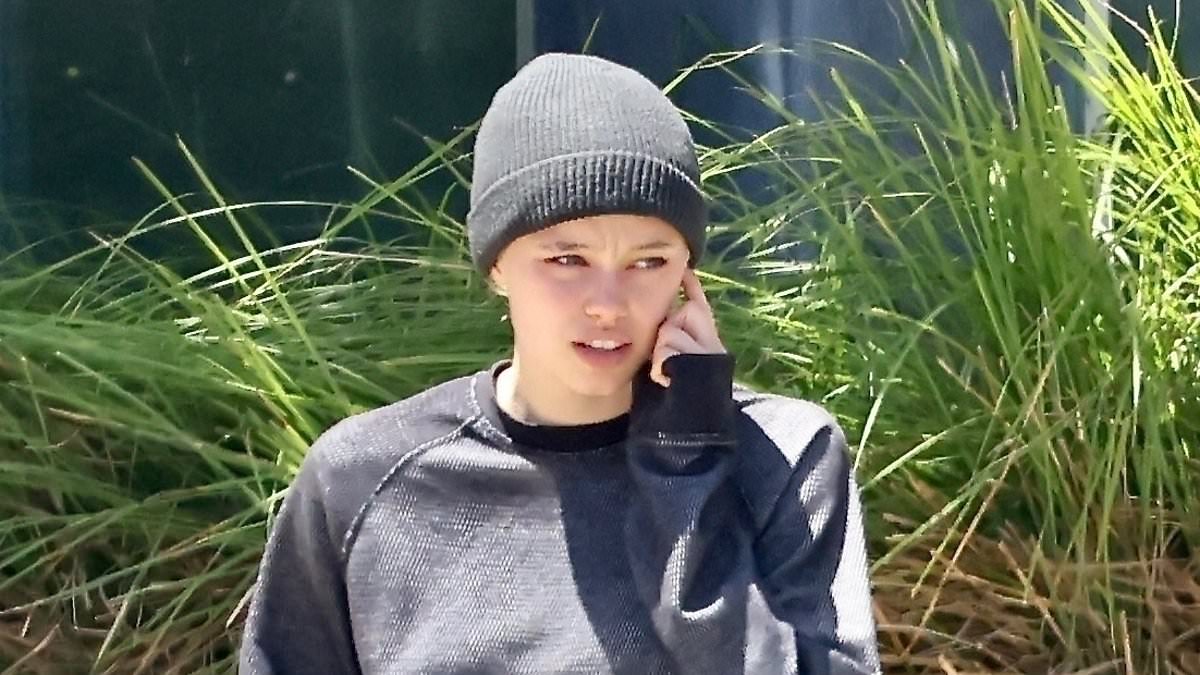 alert-–-brad-pitt’s-daughter-shiloh-is-a-dead-ringer-for-mom-angelina-jolie-in-one-of-her-biggest-film-roles