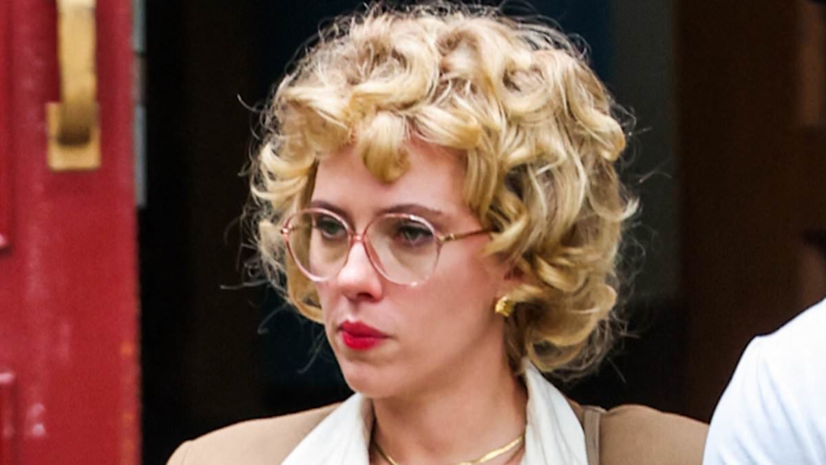 alert-–-scarlett-johansson-erupts-at-photographers-on-set-of-new-movie-in-nyc:-‘out-of-the-f*****g-way!’