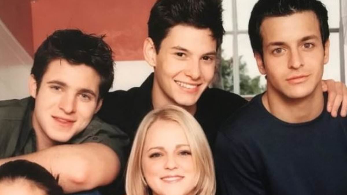 alert-–-former-tv-presenter-looks-unrecognisable-25-years-after-hosting-alongside-holly-willoughby