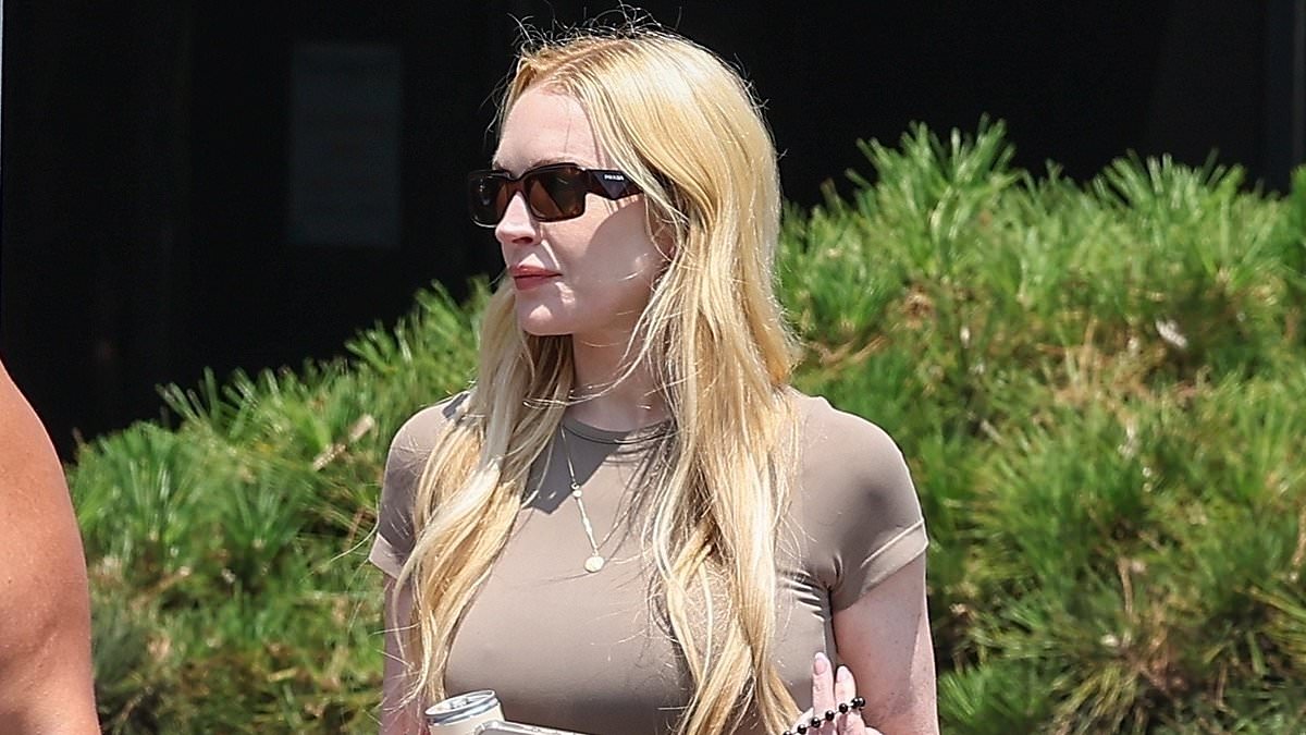 alert-–-skinny-lindsay-lohan-turns-heads-in-nude-look-while-shopping-in-beverly-hills