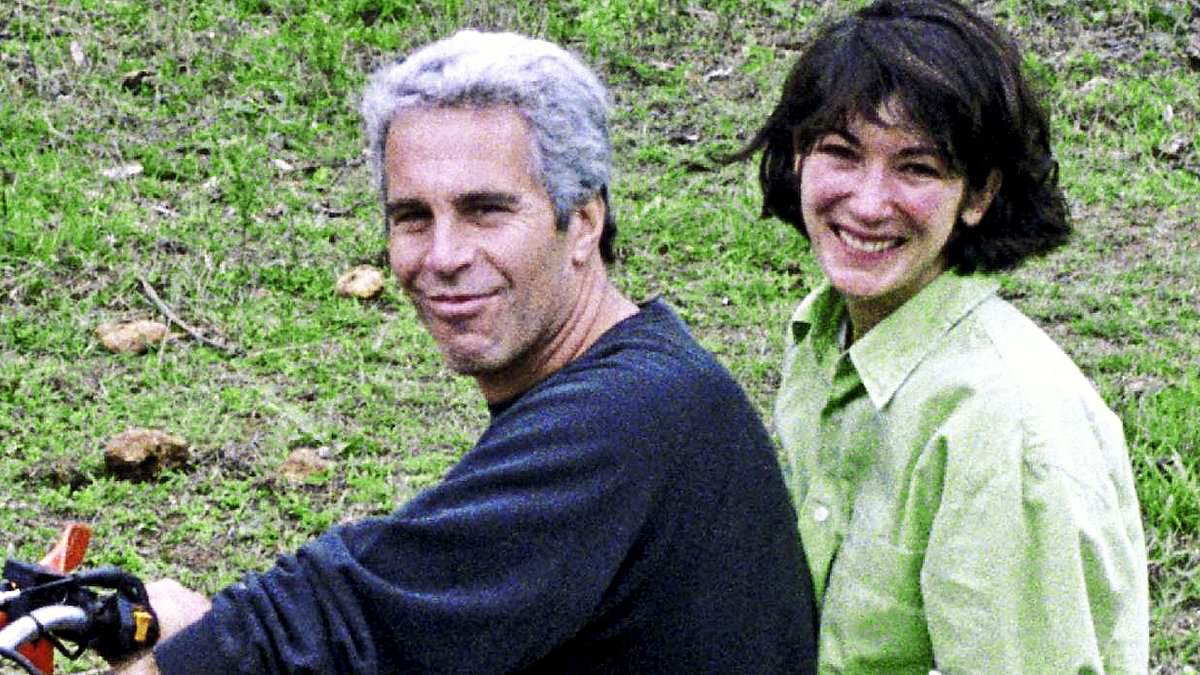 alert-–-ghislaine-maxwell’s-family-breaks-silence-with-bombshell-claim-after-trump-closes-epstein-case