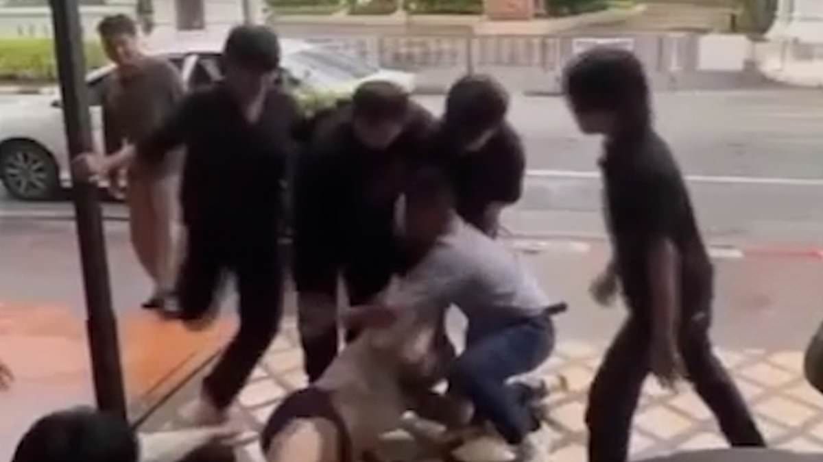 alert-–-shocking-moment-brit-‘given-rip-off-460-drinks-bill’-pleads-with-attackers-to-stop-as-thai-bar-workers-pin-him-down-and-kick-him-when-he-refuses-to-pay