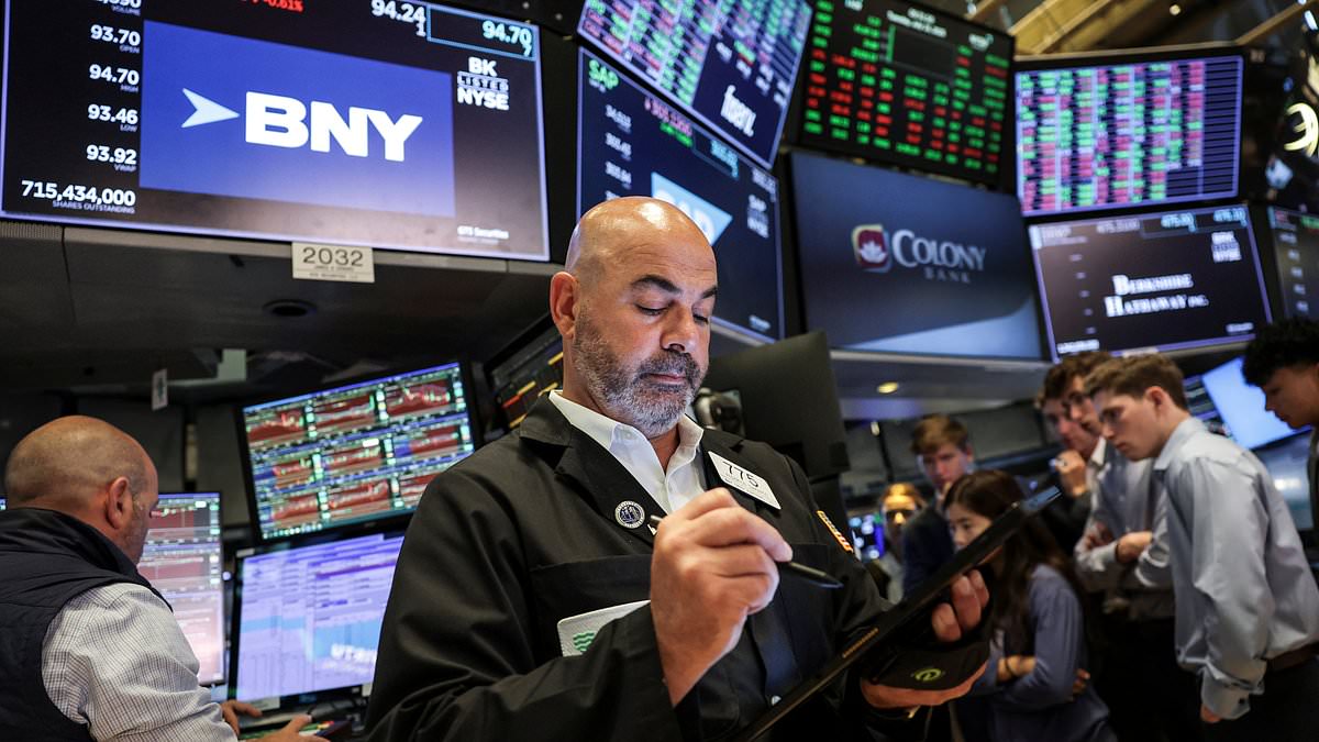 alert-–-trump-to-open-401k-accounts-to-private-market-in-bombshell-move-that-could-see-savings-skyrocket