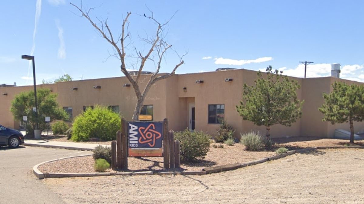 alert-–-new-mexico-teen-commits-suicide-after-care-workers-ignored-his-cry-for-help-by-playing-on-their-phones