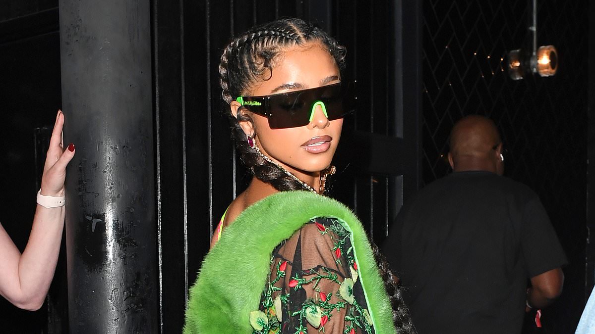 alert-–-tyla-flaunts-her-jaw-dropping-figure-in-a-neon-green-lace-bra-and-denim-hot-pants-as-she-arrives-at phonox-nightclub-in-brixton-alongside-stormzy