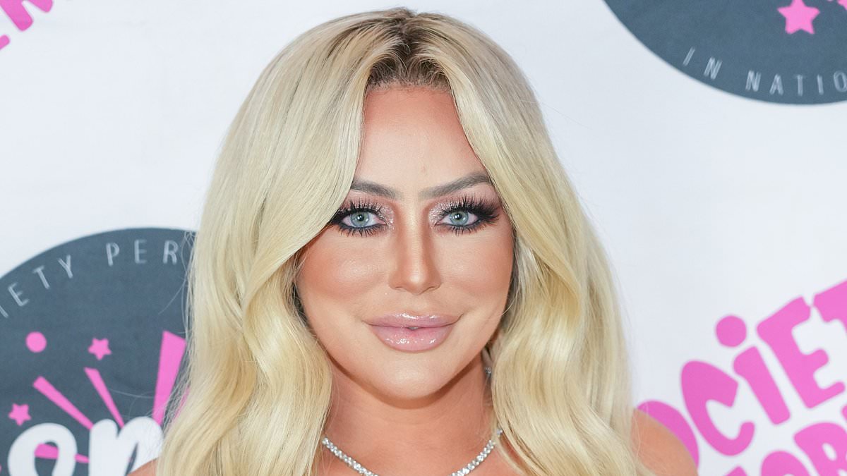 alert-–-aubrey-o’day-reverses-her-plastic-surgery-after-being-‘disgusted’-by-old-photos