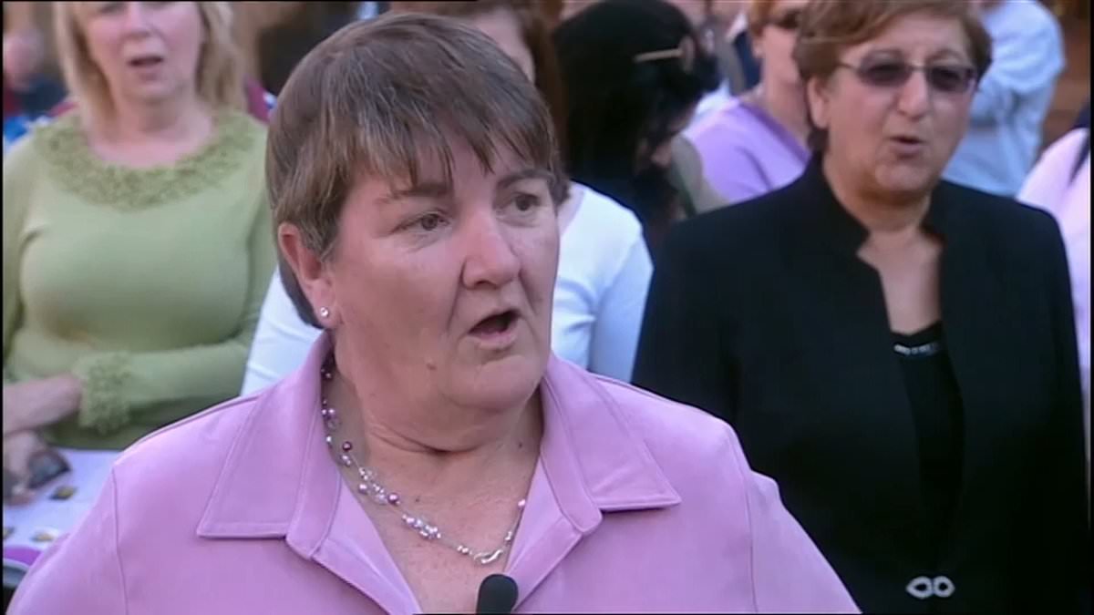 alert-–-australan-antiques-roadshow-guest-gasps-as-she-learns-the-staggering-value-of-a-vase-she-purchased-for-$30-at-an-opshop