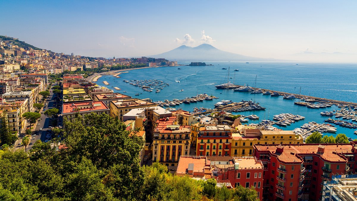 alert-–-earthquake-hits-naples-‘like-a-bomb’,-with-people-fleeing-into-the-streets-as-city-is-rocked-by-its-most-powerful-tremors-in-40-years