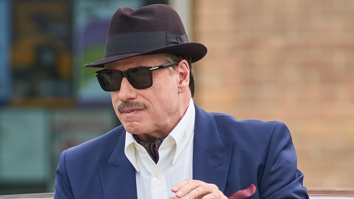 alert-–-hollywood-icon-is-unrecognizable-as-he-morphs-into-mobster-for-jfk-assassination-film…-can-you-guess-who?