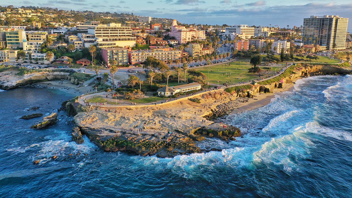 alert-–-one-of-america’s-most-stunning-beaches-is-deserted-at-height-of-tourist-season-after-vile-odor-plagues-the-shoreline