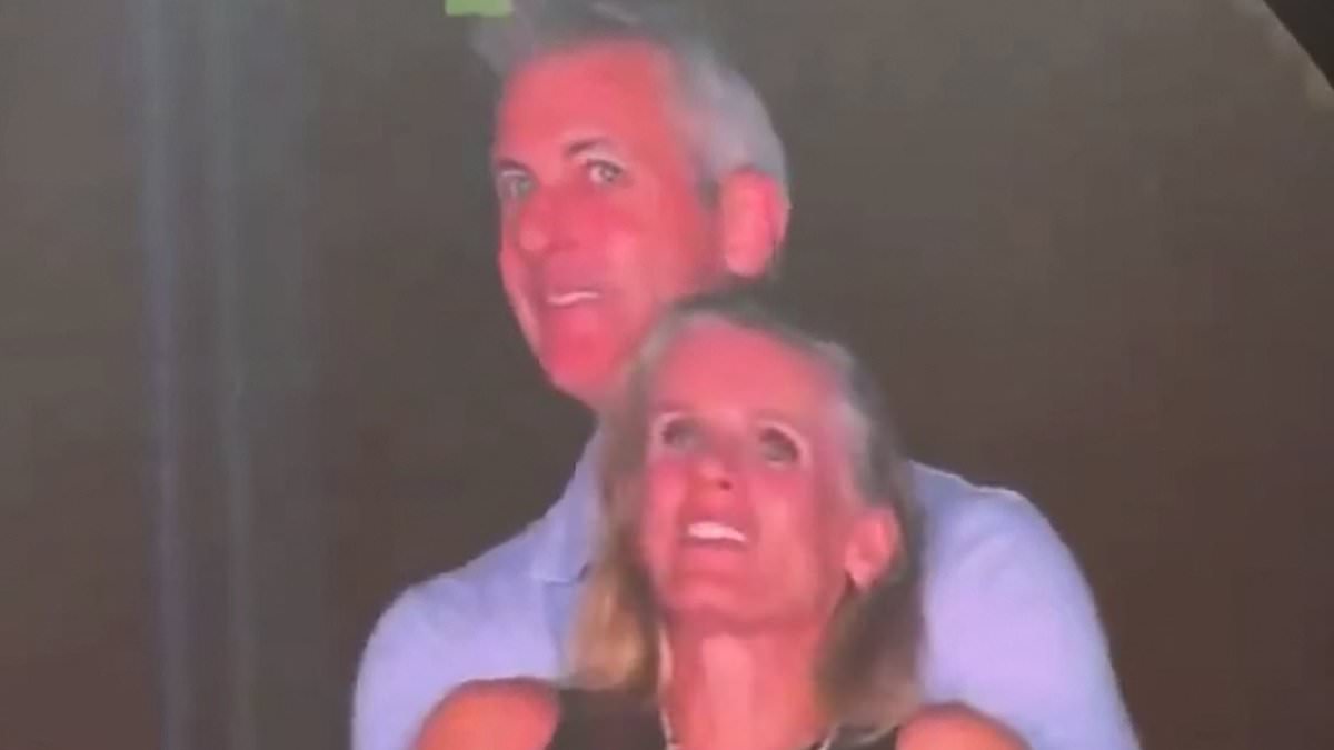 alert-–-morgan-wallen-calls-out-‘side-chicks’-in-concert-audience-after-coldplay-kiss-cam-ceo-chaos