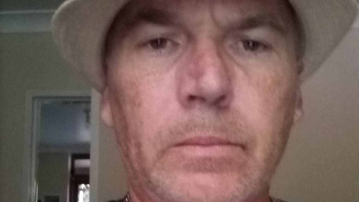 alert-–-neighbour-from-hell-terrorises-one-of-australia’s-most-exclusive-suburbs-after-a-noise-complaint-was-made-against-him