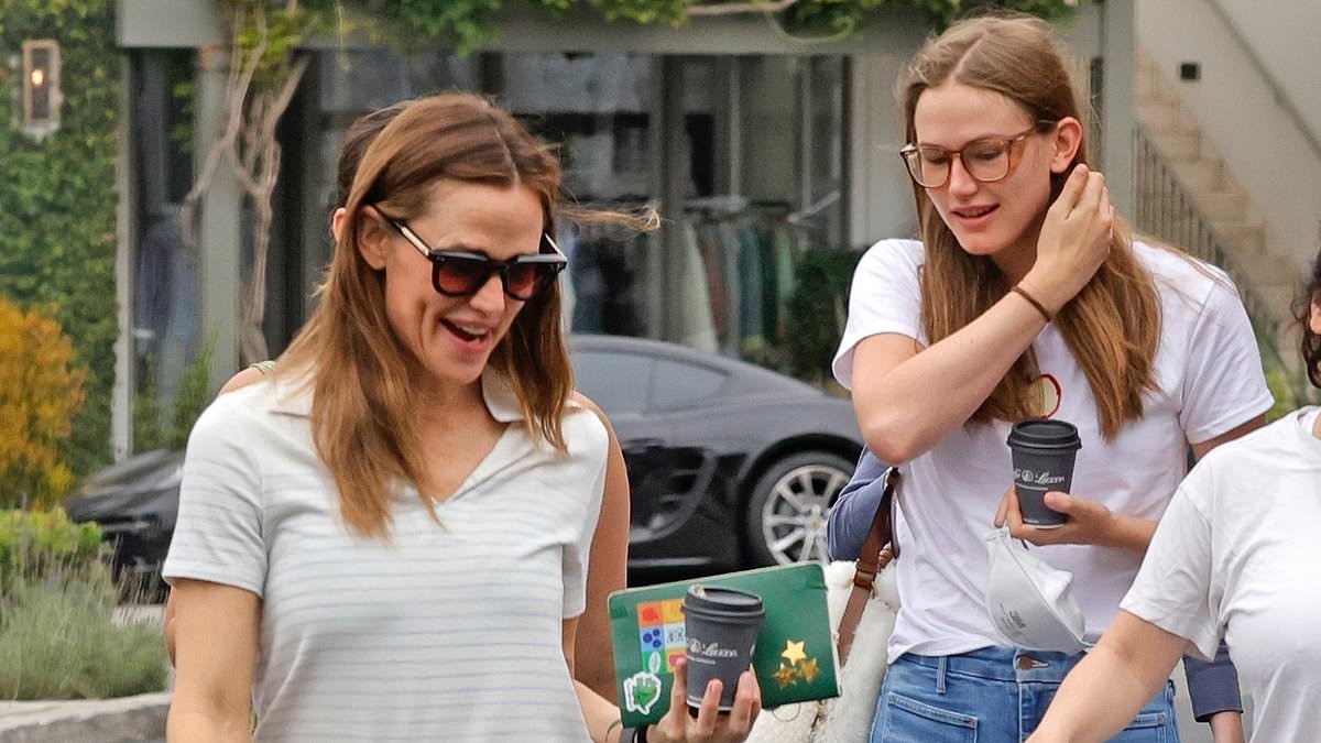 alert-–-jennifer-garner-reunites-with-daughter-violet-affleck,-19,-months-after-teen-detailed-their-blow-up-argument