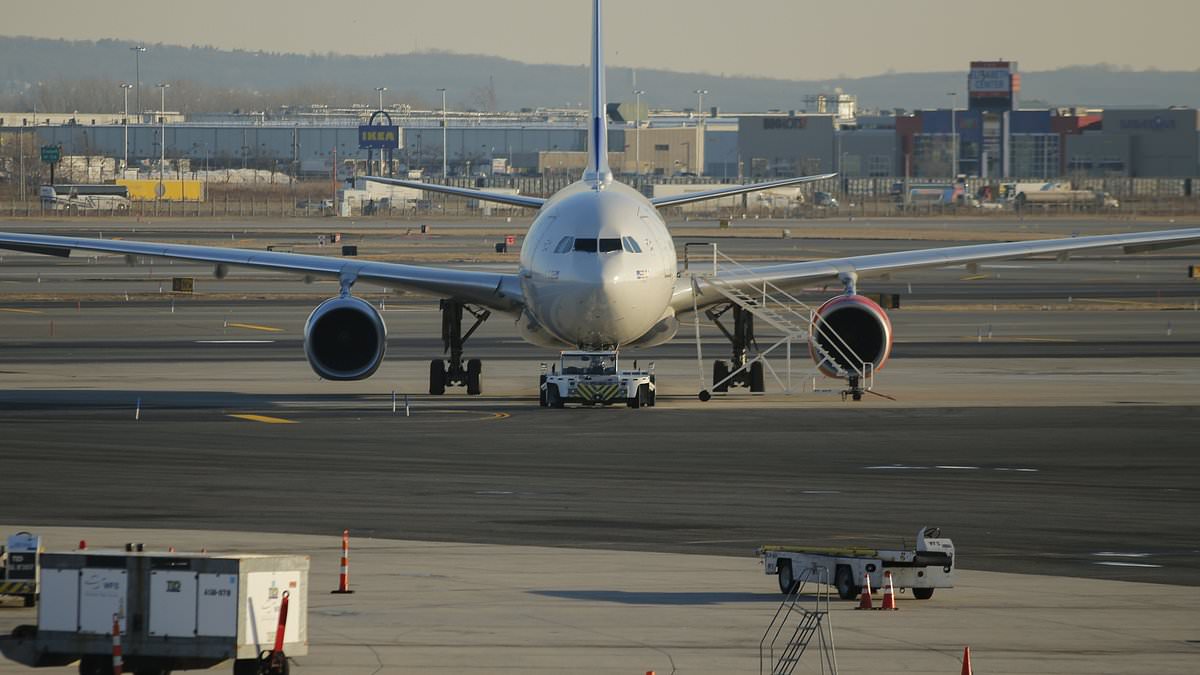 alert-–-alaska-airlines-requests-ground-stop-for-all-mainline-aircraft