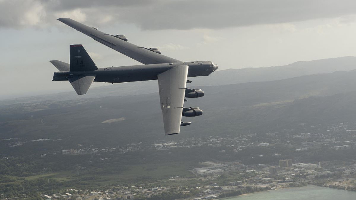 alert-–-delta-flight-swerves-to-avoid-hitting-b-52-bomber-in-shocking-near-miss