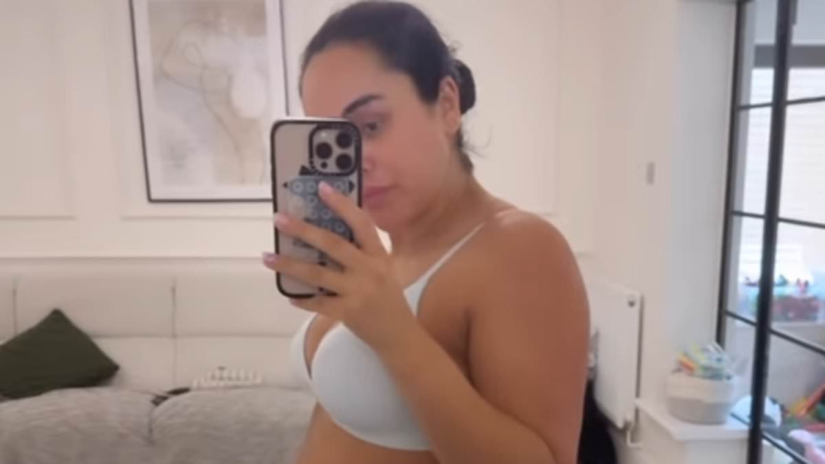 alert-–-marnie-simpson-poses-in-her-underwear-four-days-after-giving-birth-to-her-third-child-as-she-marvels-at-her-‘insane’-post-partum-figure:-‘it-blows-my-mind-how-the-body-does-this’