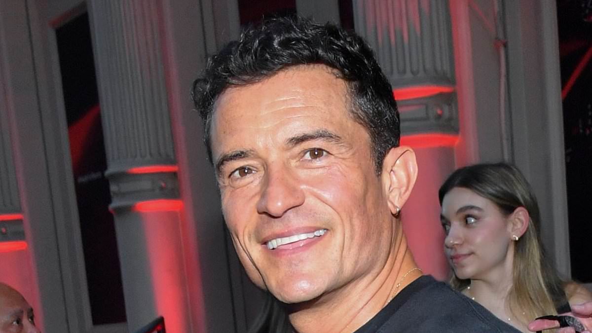 alert-–-newly-single-orlando-bloom-beams-at-glitzy-event-after-ex-katy-perry-nearly-teared-up-on-stage-amid-split