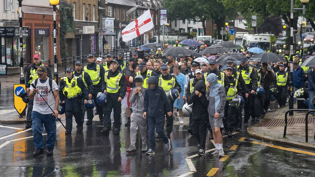 alert-–-epping-braces-for-more-unrest-as-protesters-gather-near-migrant-hotel-and-prepare-to-march-to-council-building-ahead-of-urgent-meeting-about-disorder-rocking-essex-town