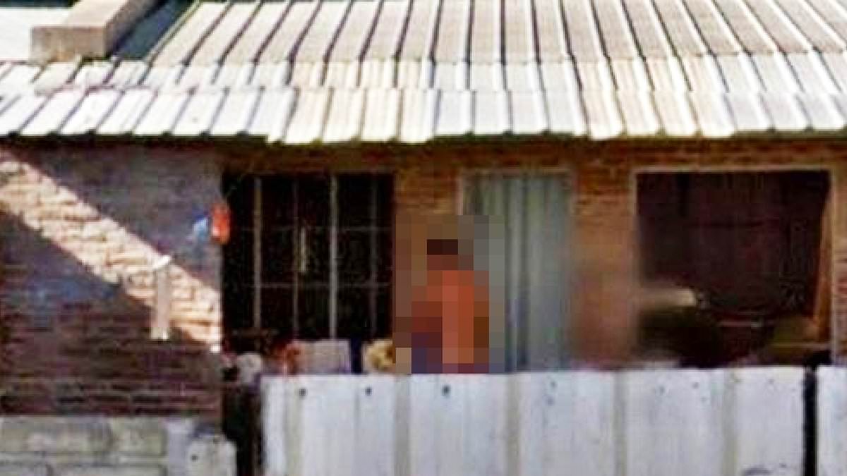 alert-–-police-officer-caught-in-very-compromising-position-by-google-street-view-camera