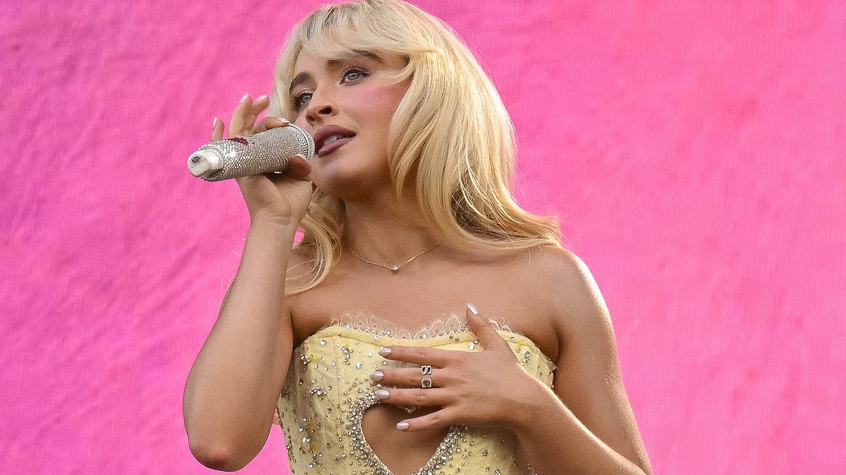alert-–-telling-sign-sabrina-carpenter-is-bringing-her-short-n’-sweet-tour-to-australia