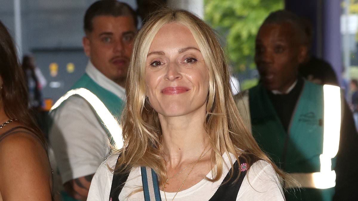 alert-–-fearne-cotton,-rob-beckett-and david-walliams-lead-stars-arriving-at-oasis’-wembley-gig-as gallagher-brothers’-kick-off-first-london-show-in-16-years