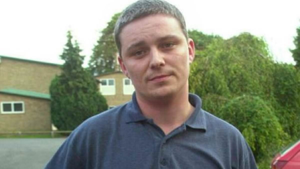alert-–-double-child-killer-ian-huntley-is-taunted-by-fellow-prisoners-after-guards-seized-is-‘football’-shirt-and-moved-him-to-new-cell