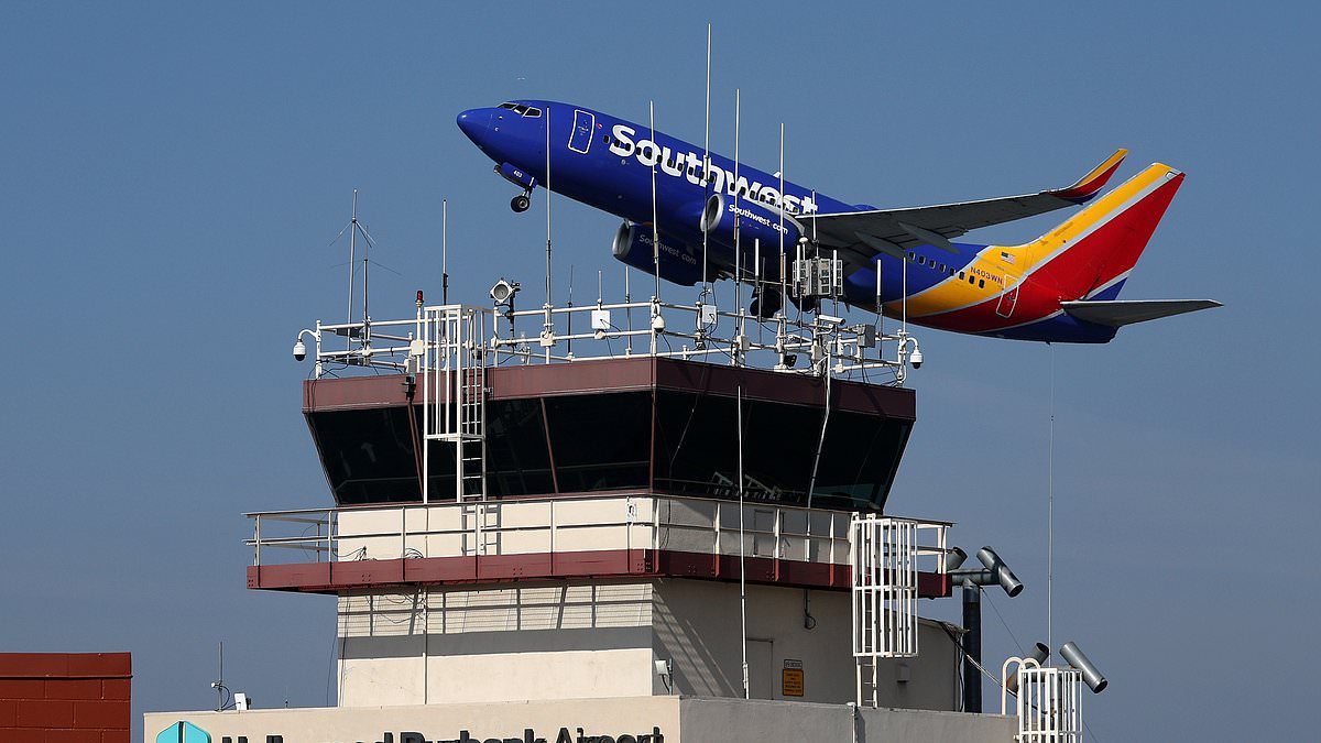 alert-–-southwest-passengers-hurled-out-of-their-seats-and-onto-plane’s-ceiling-to-avoid-mid-air-collision-over-la