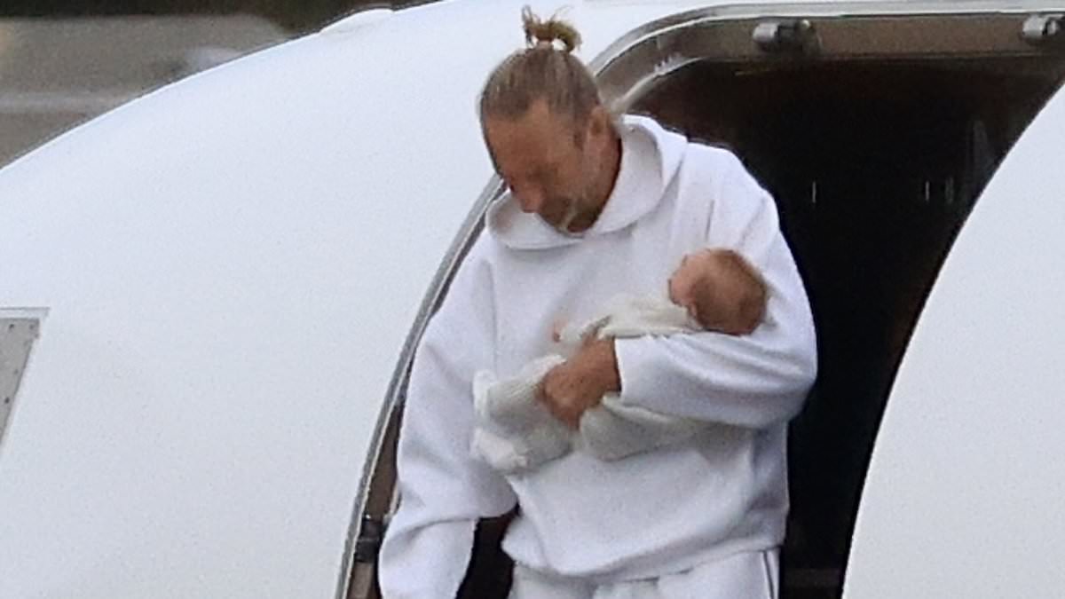 alert-–-billionaire-pub-baron-justin-hemmes-touches-down-in-sydney-with-his-newborn-son-and-girlfriend-madeline-holtznagel after-family-holiday