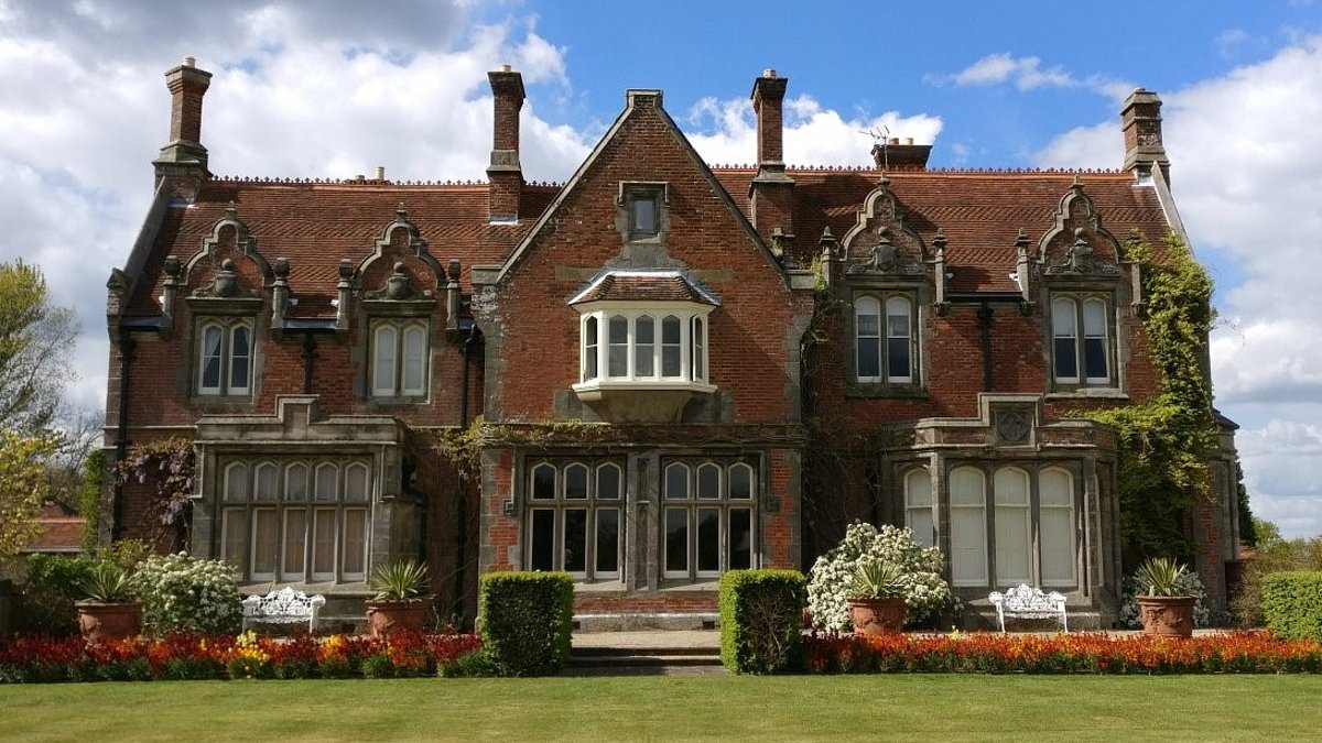 alert-–-‘cancelled’-johnny-depp’s-secret-new-life-in-rural-sussex-revealed…-and-the-real-reason-he-snubbed-the-cotswolds