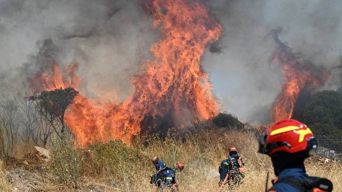 alert-–-wildfires-burn-through-the-night-in-eastern-europe-as-over-50-blazes-in-greece-alone-sees-families-evacuated-from-their-homes