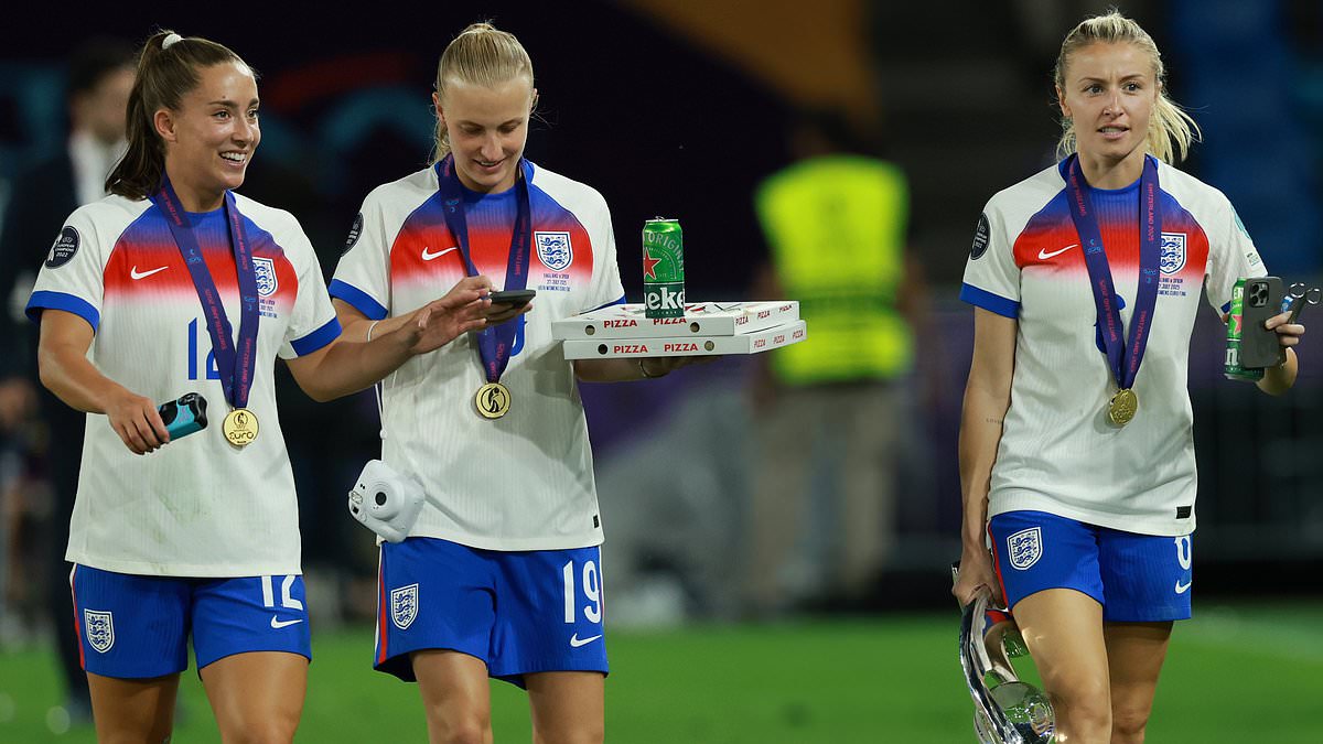 alert-–-inside-the-lionesses’-all-night-party-after-winning-the-women’s-euros:-players-down-wine-and-sing-sweet-caroline-as-they-celebrate-until-4.10am-after-stunning-penalty-shootout-victory