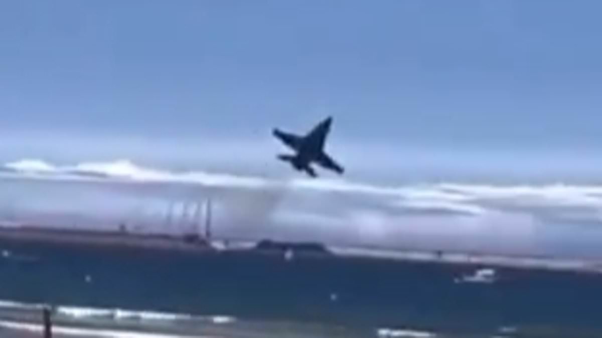 alert-–-moment-tourists-scream-as-fighter-jet-performs-ultra-low-pass-over-beach-during-spanish-air-show