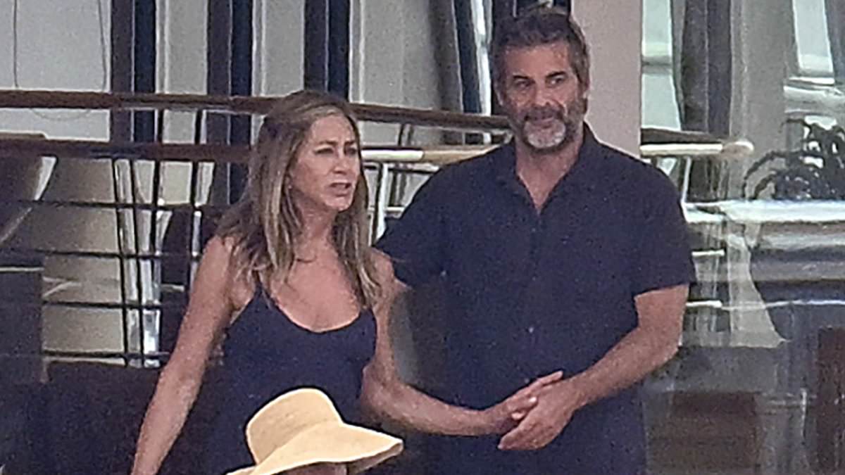 alert-–-ex-lover-of-jennifer-aniston’s-new-boyfriend-reveals-why-she-ghosted-him…-and-identifies-childhood-link-between-actress-and-hypnotist-hunk
