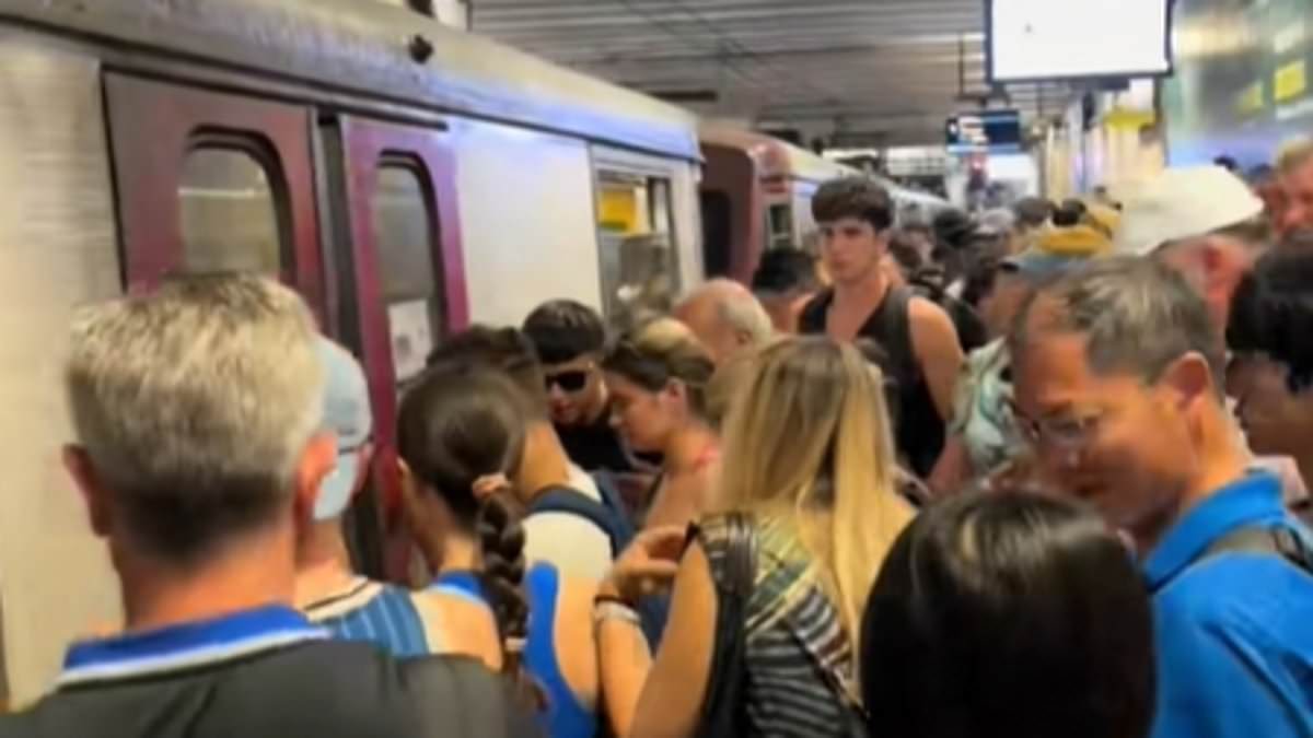 alert-–-the-great-amalfi-coast-divide:-videos-show-tourists-crammed-onto-buses-and-inching-down-streets-in-italian-holiday-hotspot…-while-the-rich-and-famous-dodge-crowds-on-superyachts
