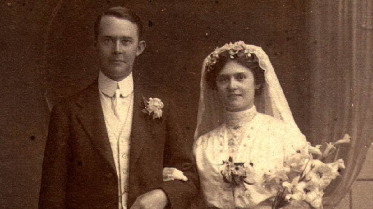 alert-–-the-downton-abbey-style-love-story-between-a-maid-and-valet-that-ended-in-tragedy:-photos,-letters-and-mementos-reveal-‘below-stairs’-romance-in-shadow-of-wwi