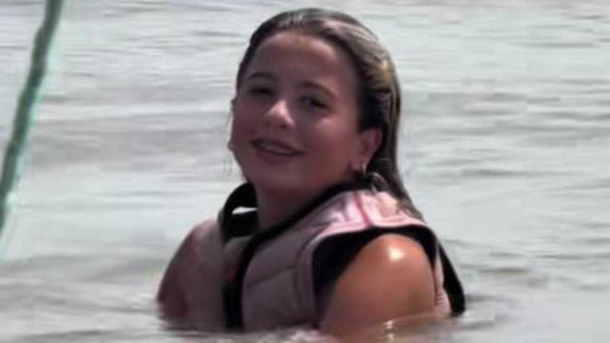alert-–-very-brave-texas-girl-shrugs-off-huge-gator-that-surfaced-close-to-her-as-she-was-wakeboarding