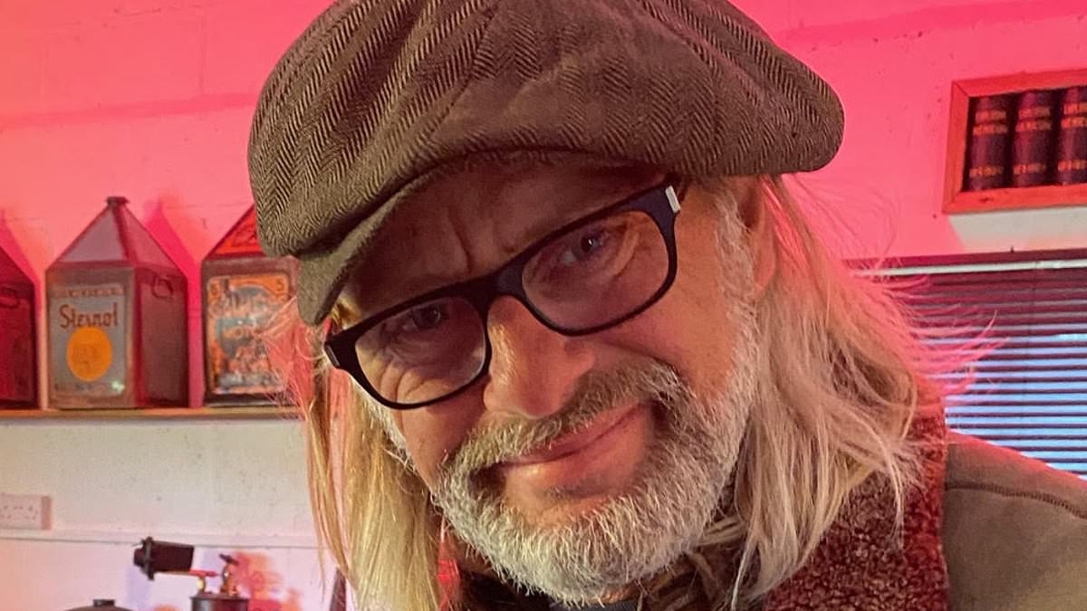 alert-–-tv-shed-and-buried-star-reveals-the-‘treasure’-that-could-be-hiding-among-your-unwanted-rubbish…and-whether-it-could-make-you-a-fortune