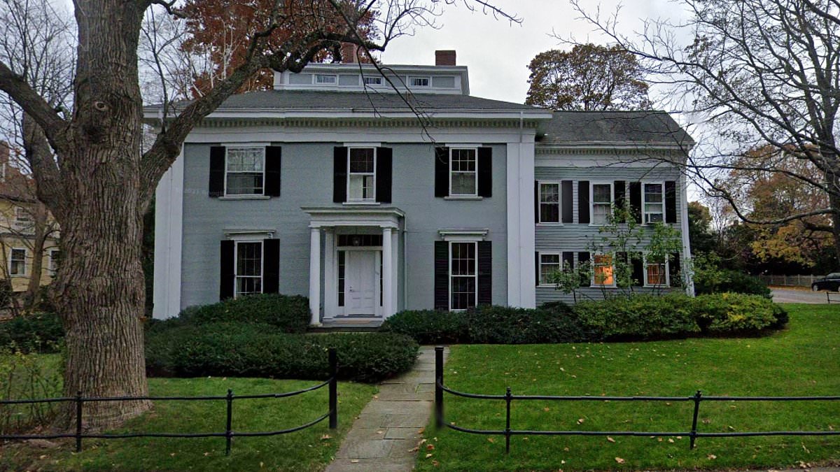 alert-–-mansions-on-small-plots-near-harvard-now-selling-for-up-to-$35m-because-of-surprisingly-ordinary-perks
